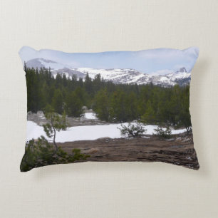 Sierra Nevadabergen och Snö vid Yosemite Prydnadskudde