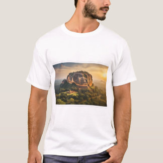 "Sigiriya Splendor: Det Lejona arvet efter Sten" T Shirt