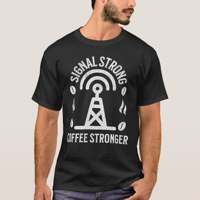 Signal Strong Coffee Stronger Amateur Ham Radio T Shirt (Framsida)