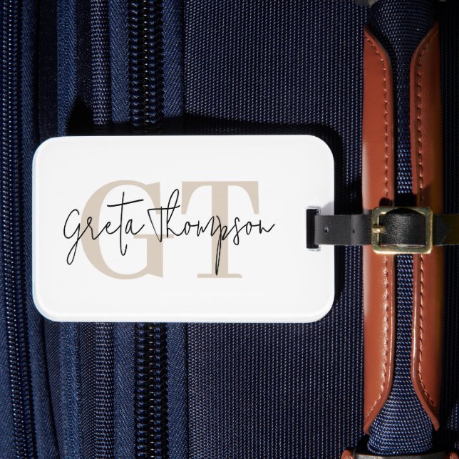 Signatur Namn Beige Monogram Bagagebricka (Framsida Insitu 4)