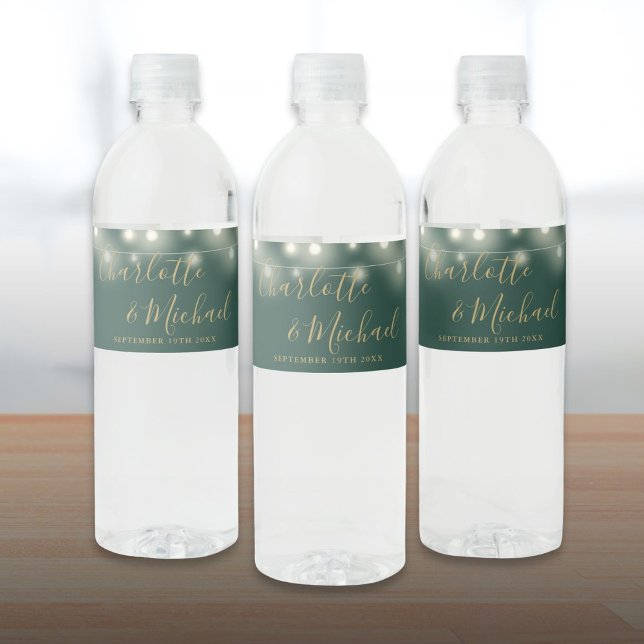 Signatur Skript Strängljus Grön Guld Bröllop Vattenflaskor Etikett (Signature Script String Lights Green Gold Wedding Water Bottle Label)