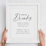 Signaturdrinkar Bröllopsskylt | Cocktailmeny Poster<br><div class="desc">Servera dina drinkar med stil med denna eleganta vigselbröllopsskylt för Signature Drinks, med en modern svart-vit design och plats för både brudens och brudgummens dryckesval. Perfekt för visning vid ditt bar eller receptionsområde, denna cocktailmenys-skylt lägger till en chic och personlig touch till din fest. Tillgänglig både som tryckt format och...</div>