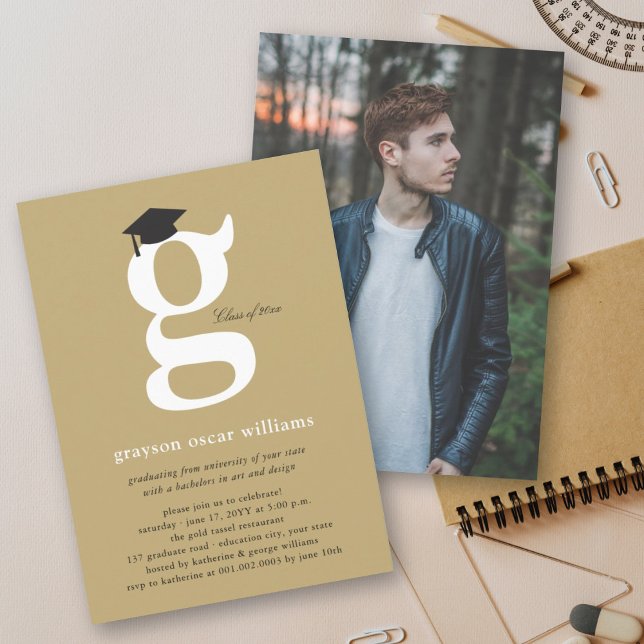 Signaturmonogram 'G' Klass 2026 Senior Examensår Inbjudningar (Classic Monogram Alphabet 'g' Photo Simple Graduation Party Invitation @ zazzle.com/color_therapy)