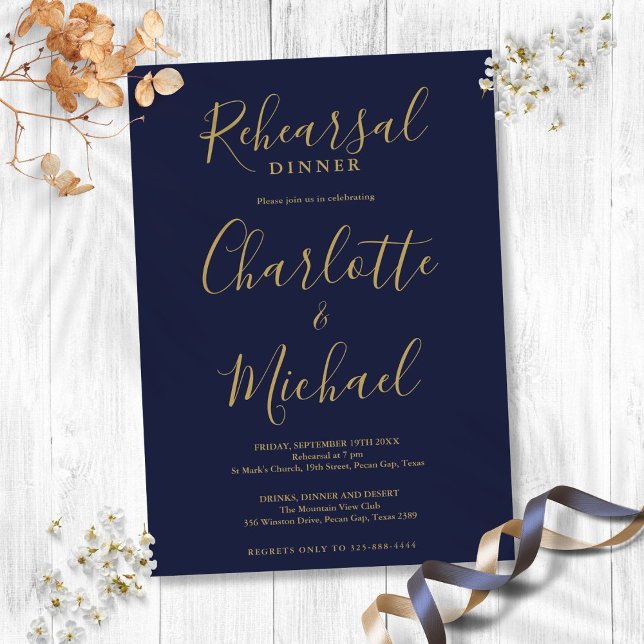 Signaturskript Navyblå Guld Övningsmiddag Inbjudningar (Signature Script Navy Blue Gold Rehearsal Dinner Invitation)