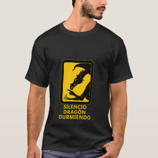 Silencio dragón durmiendo. tee shirt