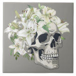 Silent Bloom: Skal och vita filéer Kakelplatta<br><div class="desc">Bygg upp livets och dödsens poetiska skönhet med tyst Bloom: Skull och vita Lilies. Denna slående utformning kombinerar den obehandlade symbolen för ett mänskligt skalle med renheten och smaken hos vita liljor, vilket skapar en stark kontrast mellan dödlighet och oskuld. Perfekt för dem som kärlek gotsk konst, botaniska teman eller...</div>