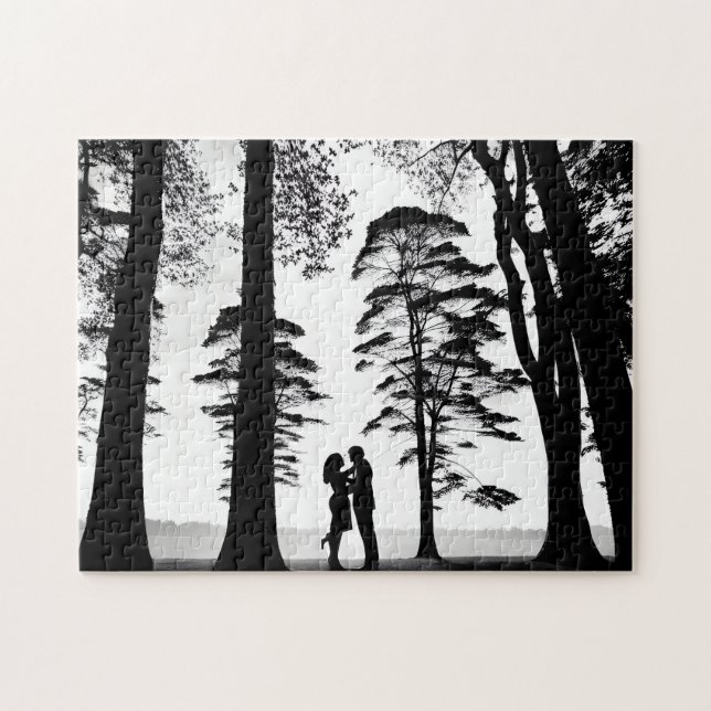 Silhouette Älskare i Black and White Forest Pussel (Horisontell)