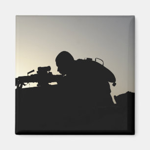 Silhouette av en automatisk vapenartillerist för magnet