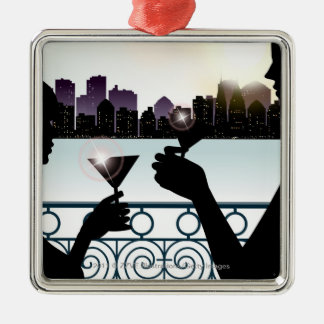 Silhouette av en koppla ihop som rostar martini julgransprydnad metall