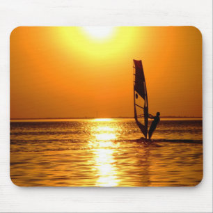 Silhouette av en surfare musmatta
