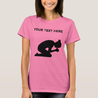 Silhouette av kvinnan på henne be för knä tee shirt