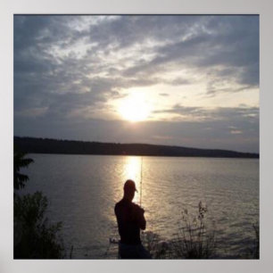 Silhouette av man som fiskar vid solnedgång poster