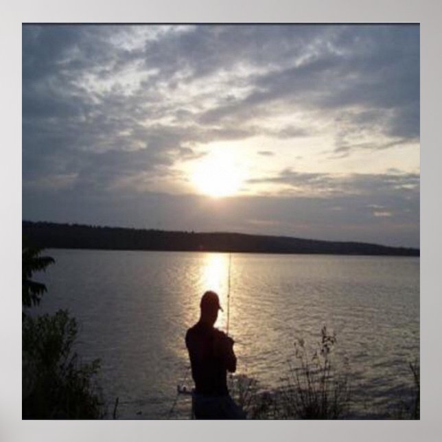 Silhouette av man som fiskar vid solnedgång poster (Framsidan)