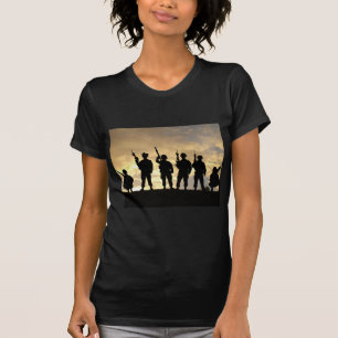 Silhouette av soldater i 101. luftburna uppdelning t shirt