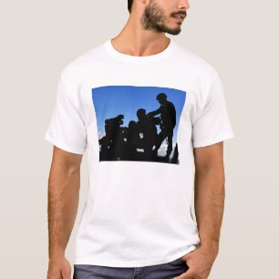 Silhouette av soldater tröja