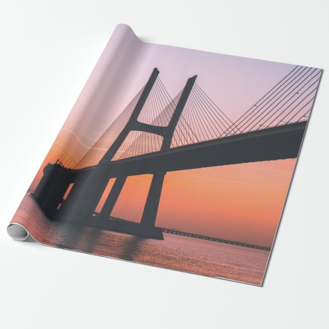 SILHOUETTE BRIDGE UNDER TYDLIGT HIMLAR PRESENTPAPPER (Utrullad)