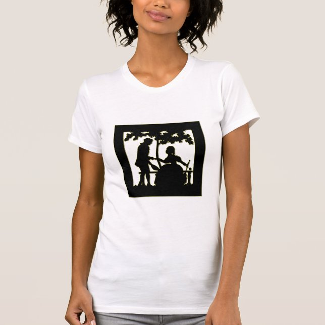 Silhouette, ett par i Kärlek i en park T-shirt (Framsida)