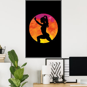 silhouette-flicka tränar i måne poster