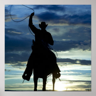 Silhouette för cowboy för ranchsolnedgång rida poster