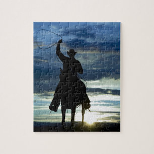 Silhouette för cowboy för ranchsolnedgång rida pussel