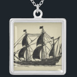 Silhouette-Frakt med biljonssegel Silverpläterat Halsband<br><div class="desc">Ta tag i silhuett av en segelsegelsedel med frakt med segelsegel. Man kan t.o.m. se några figurer stå på däck,  övervaka fraktens utveckling eller bara njuta av coola havsbryggning. Alla som kärlek i havet borde köpa det här biet!</div>
