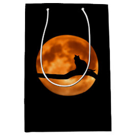 Silhouette i en svart katt i Träd