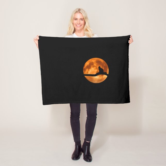 Silhouette i en svart katt i Träd Fleecefilt (På plats)