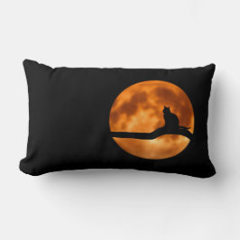 Silhouette i en svart katt i Träd Lumbarkudde