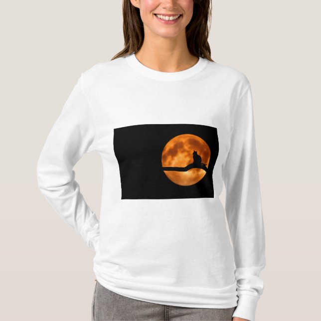 Silhouette i en svart katt i Träd T Shirt (Framsida)