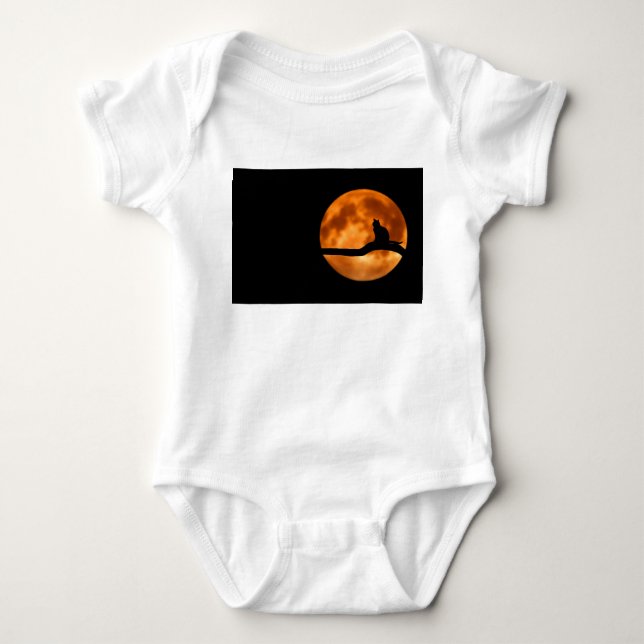 Silhouette i en svart katt i Träd T Shirt (Framsida)