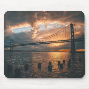 Silhouette i Golden Grind Bridge Musmatta