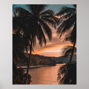 Silhouette i handflatan träd under guldtimmen poster