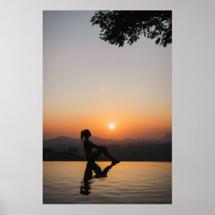 Silhouette-kvinnan sitta på kant i evighetspopo poster