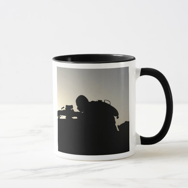 Silhouette med en kvadratisk automatisk vapenkanna mugg (Höger)
