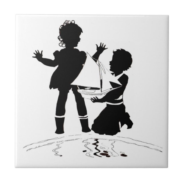 Silhouette med flicka och pojke och modellbåt kakelplatta (Framsidan)