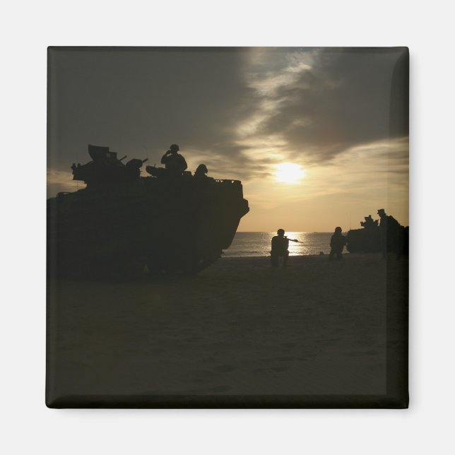Silhouette of Marines Magnet (Framsidan)