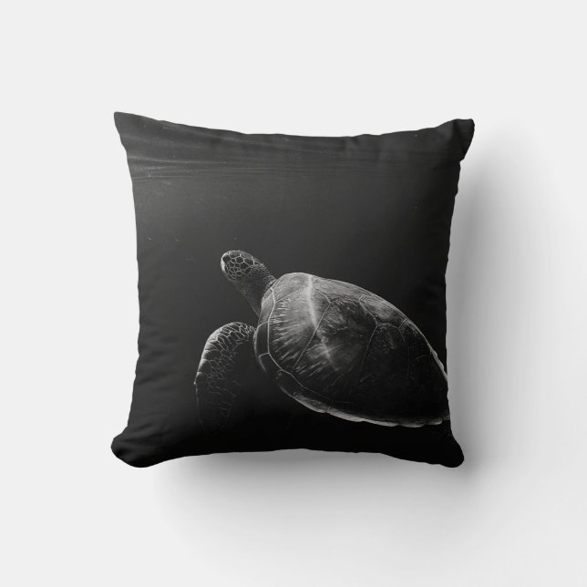 SILHOUETTE OF SEA TURTLE UNDERWATER KUDDE (Framsida)