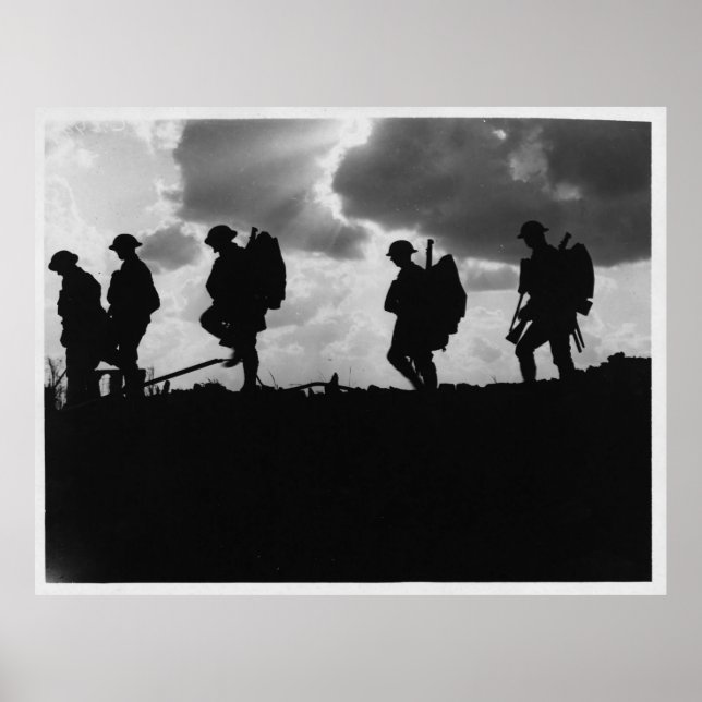 Silhouetted Marching Världskrig I Soldiers (1917) Poster (Framsidan)