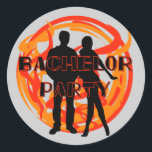 Silhouettes Bachelor Party Tshirts och Gifts Runt Klistermärke<br><div class="desc">T-tröjor,  knappar,  kort,  klistermärken,  mugg,  påsar och annat med en svart silhuett av en tjej och kille och orange och rödsnurrande design!</div>