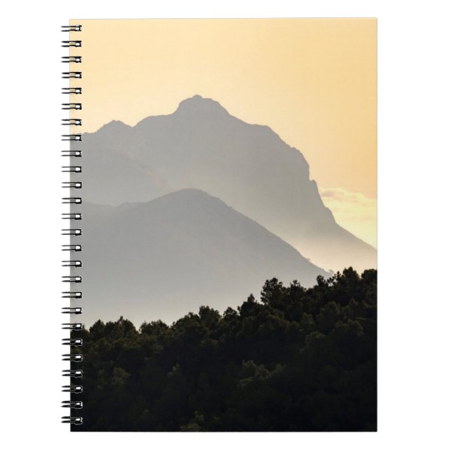 Silhouettes of Mountains Anteckningsbok (Framsidan)