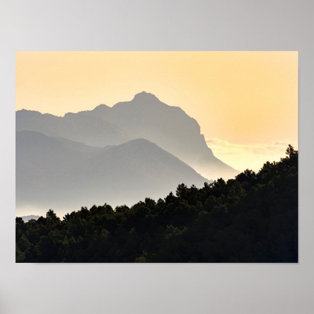 Silhouettes of Mountains Poster (Framsidan)