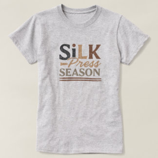 "Silk Press Season" Svart T-Shirt med Grafisk Tryc