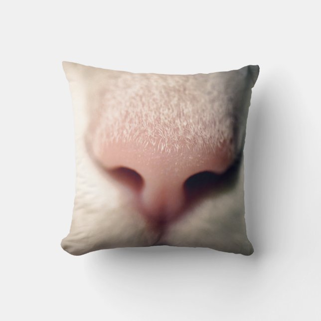 Silky White Kattunge Pillow Kudde (Framsida)