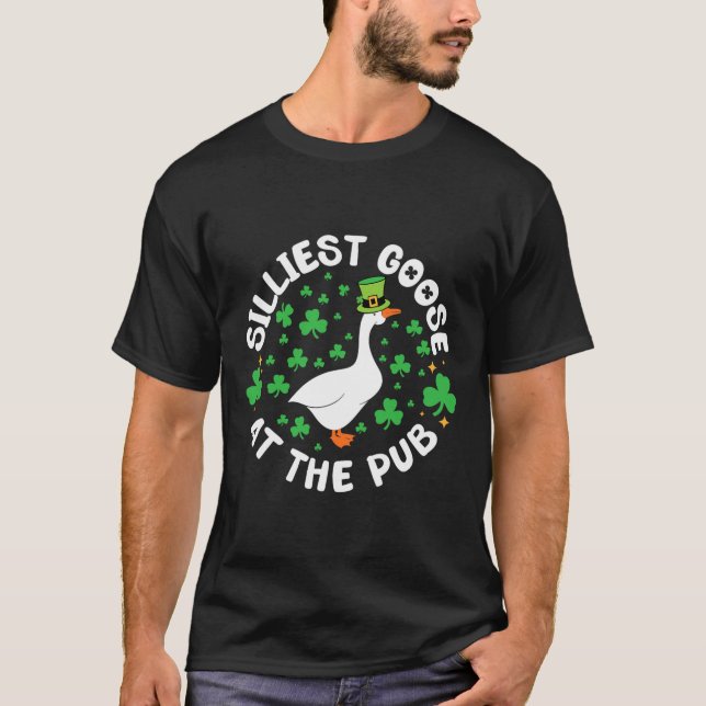 Silliest Goose At The Pub Funny Shamrock St Patric T Shirt (Framsida)