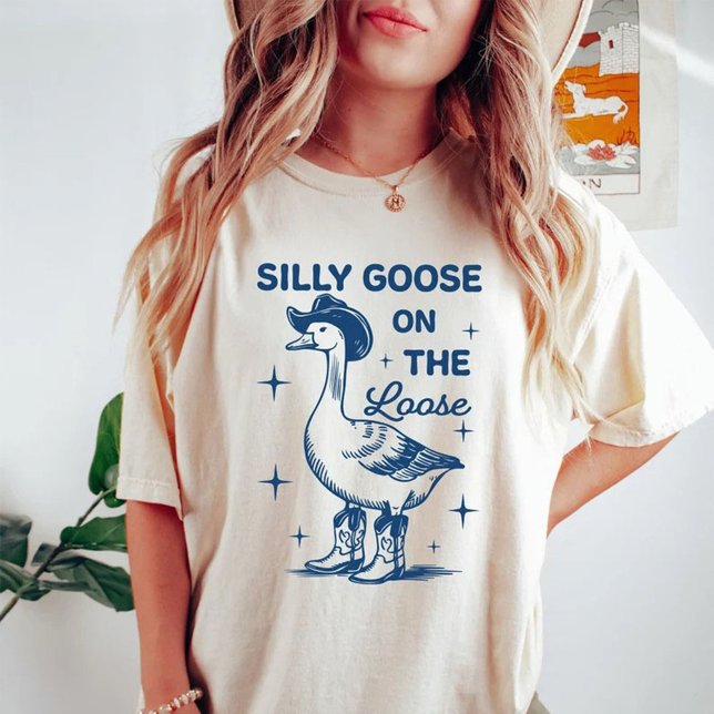 Silly Goose On The Loose Funny Saying Classic T Shirt (Silly Goose On The Loose Funny Saying T-Shirt)
