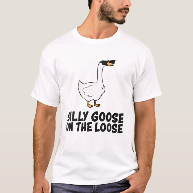 Silly Goose On The Loose T Shirt (Framsida)