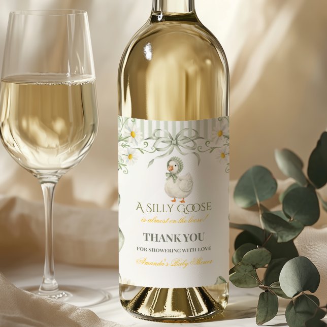 Silly Goose Sage Green Gender Neutral Baby Shower Vinflaska Etikett (Skapare uppladdad)