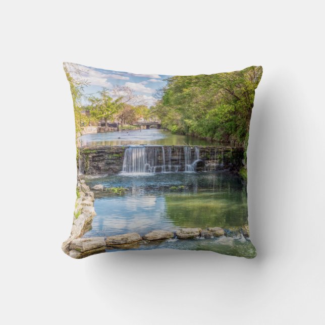Siloam Vår Sager Bäck Waterfall Pillow Kudde (Framsida)