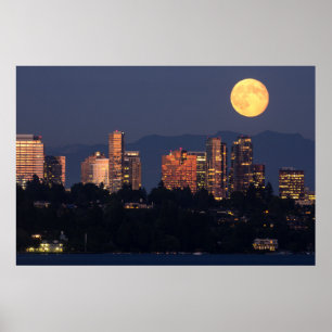 Siluett av Bellevue från Lake Washington i skymnin Poster