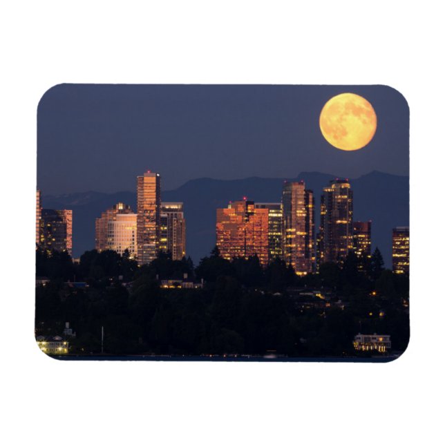 Siluett av Bellevue från Lake Washington vid skymn Magnet (Horisontell)